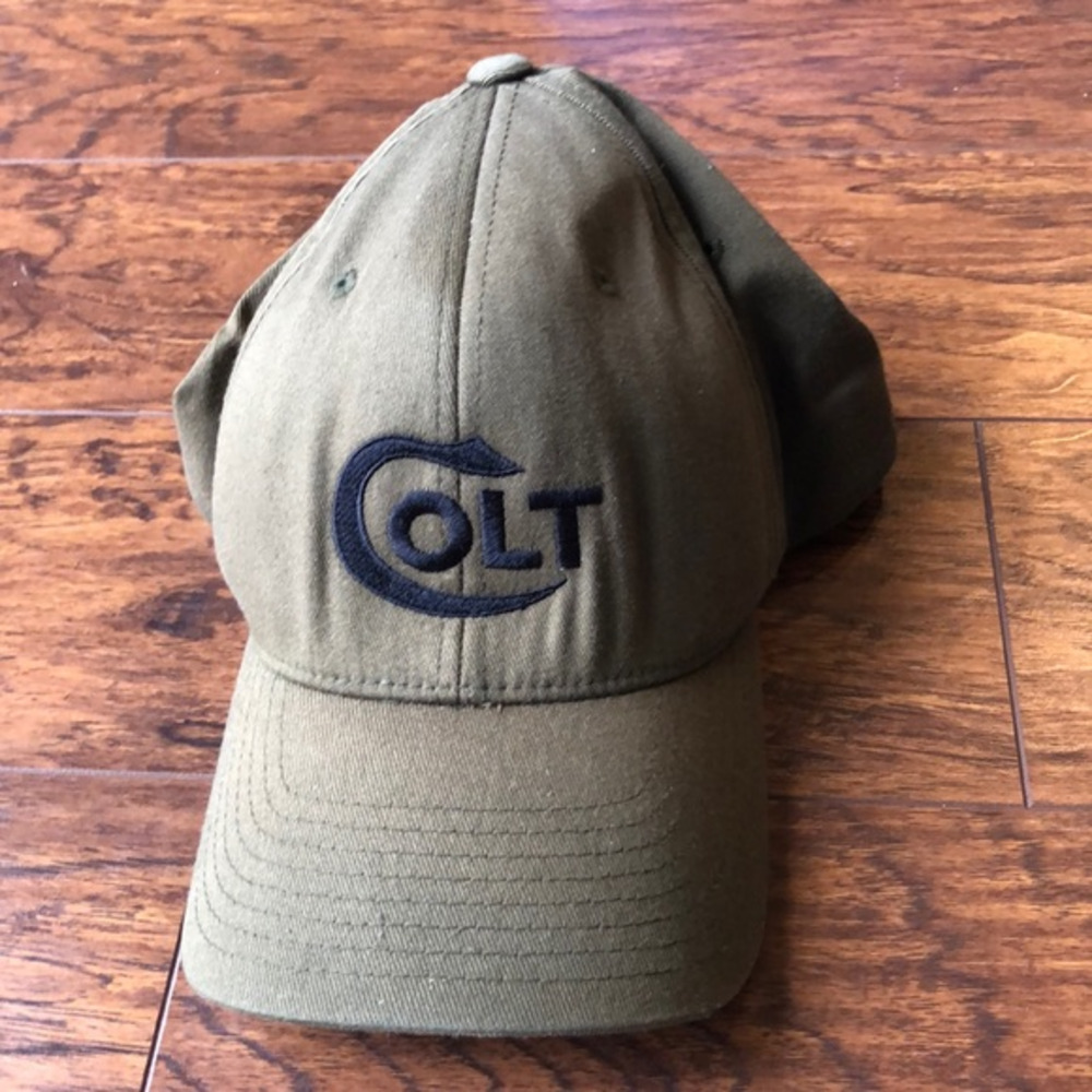 Colt‎ hat green